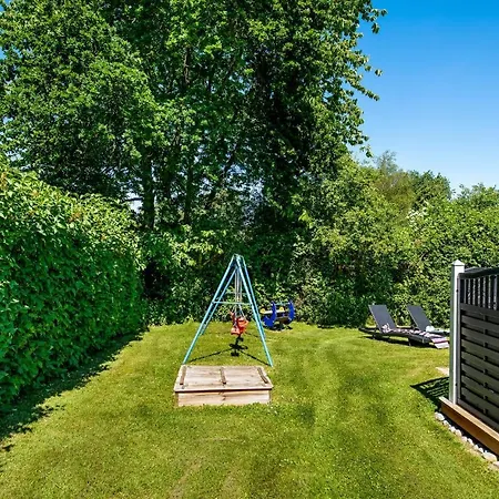 3 Bedroom Cozy In Tranekaer Holiday home Stoense